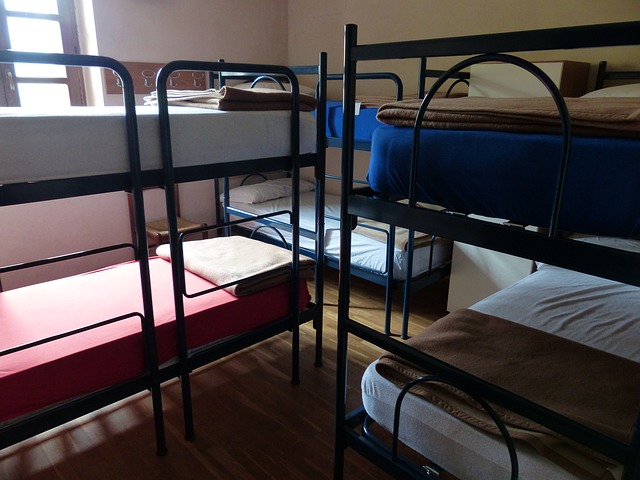 postele na ubytovně