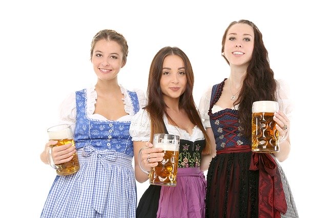 tři dívky s pivem tuplák