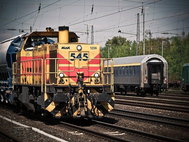 klasická nákladní lokomotiva